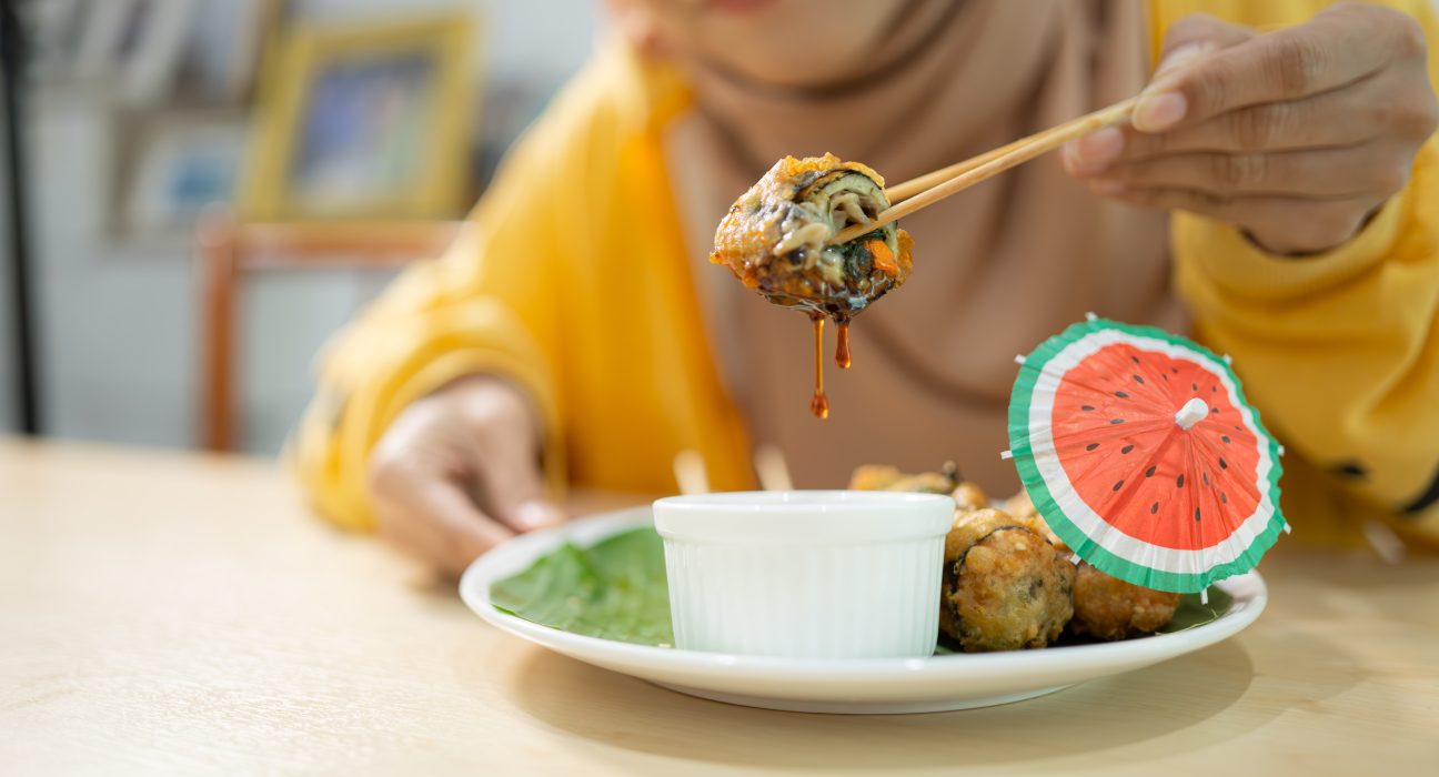 muslim girl eating mushroom sushi at the restauran 2025 01 07 06 08 48 utc