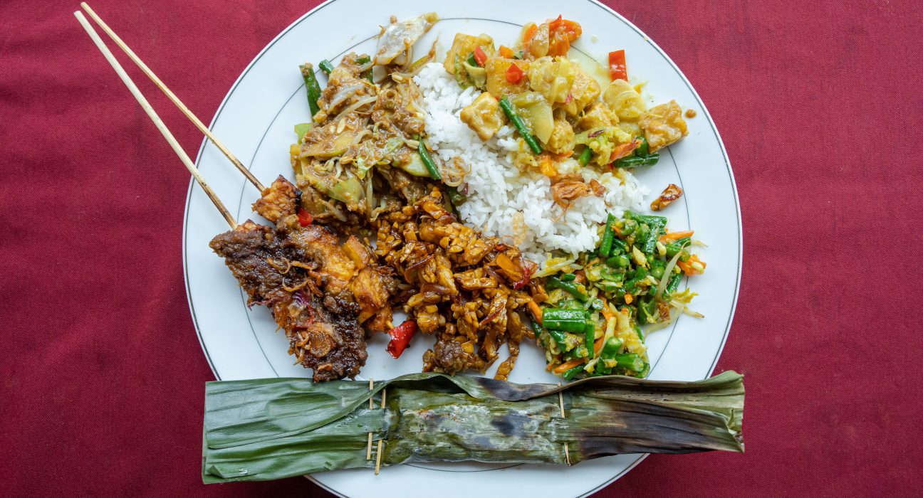 a plate of indonesian vegtarian nasi campur indon 2024 12 07 05 44 50 utc