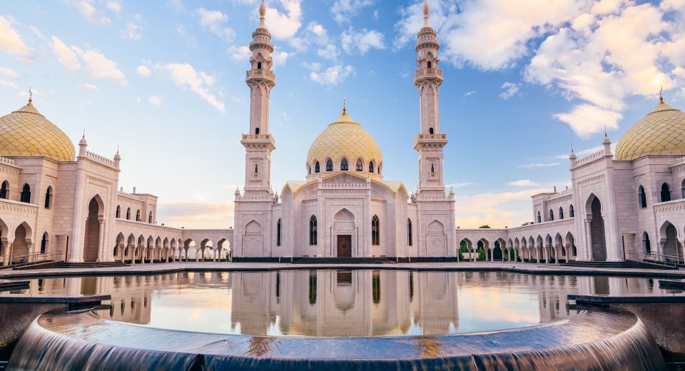 beautiful white mosque with reflection 2025 03 10 01 16 11 utc