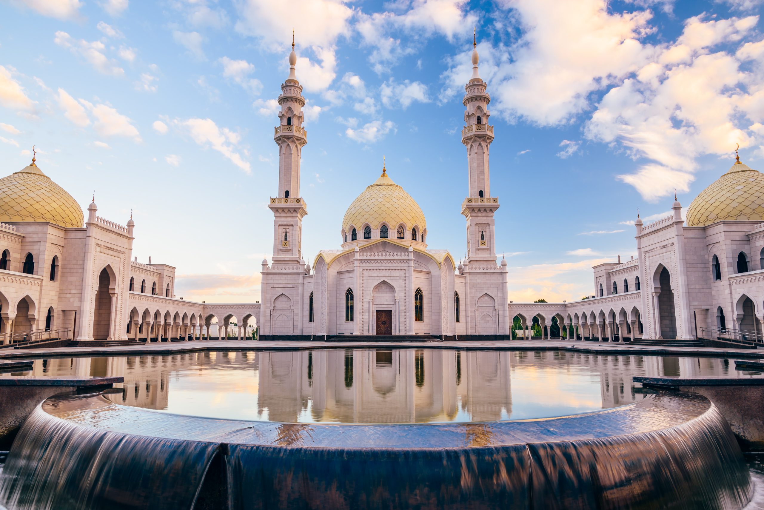 beautiful white mosque with reflection 2025 03 10 01 16 11 utc scaled