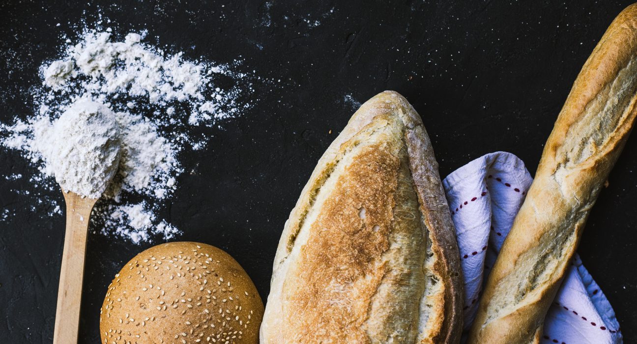 bread border on dark background 2024 09 17 03 53 49 utc