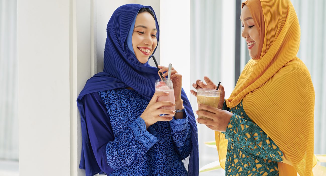 muslim women drinking cocktails 2025 02 11 12 56 34 utc