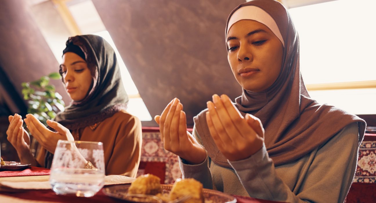 young muslim women praying while having dessert at 2024 12 13 18 32 21 utc